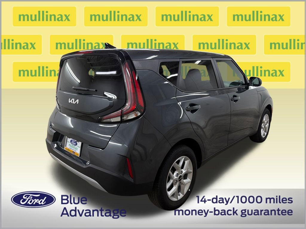 Used 2025 Kia Soul LX w/ LX Technology Package FWD image 3