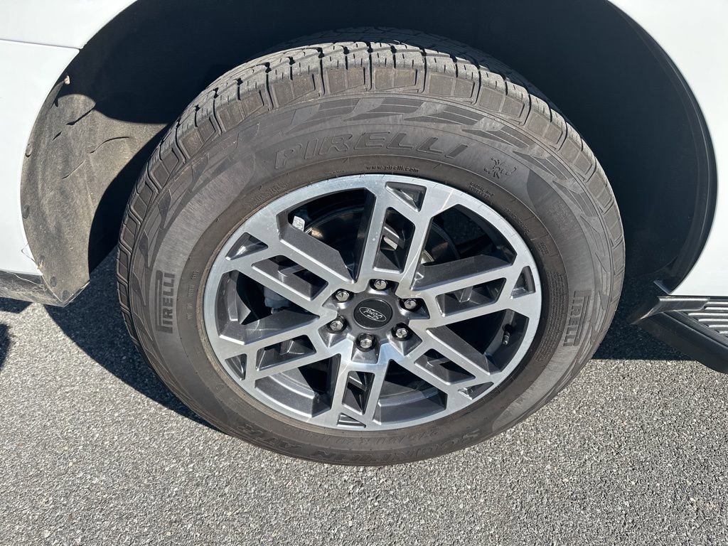 Certified 2025 Ford Expedition Active image 9