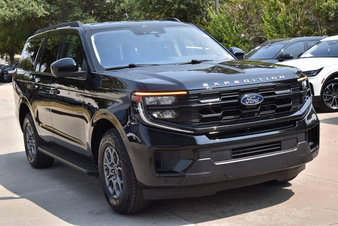 Certified 2025 Ford Expedition Active RWD image 4