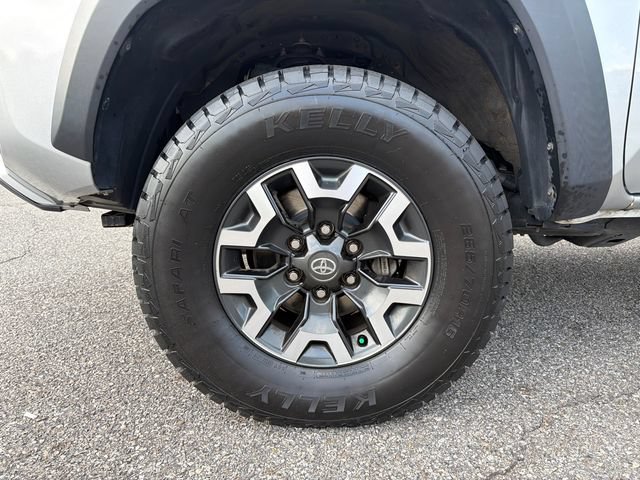 Used 2022 Toyota Tacoma TRD Off-Road w/ Technology Package AWD/4WD image 11