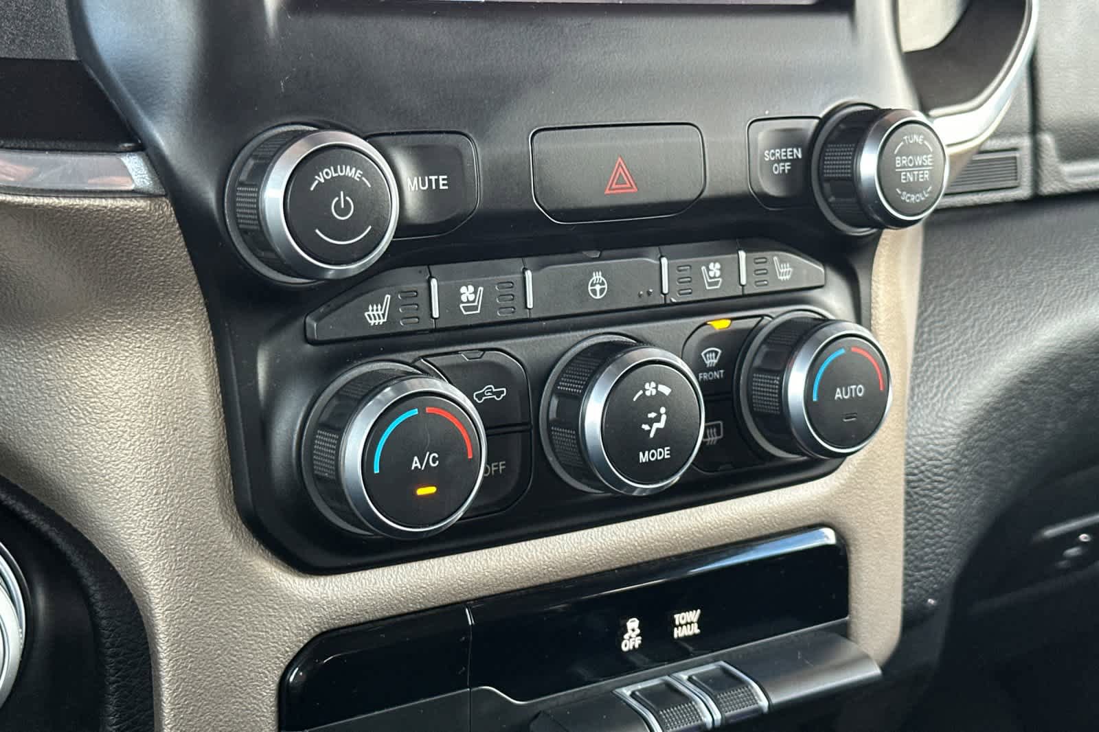 Used 2022 RAM 1500 Laramie AWD/4WD image 19