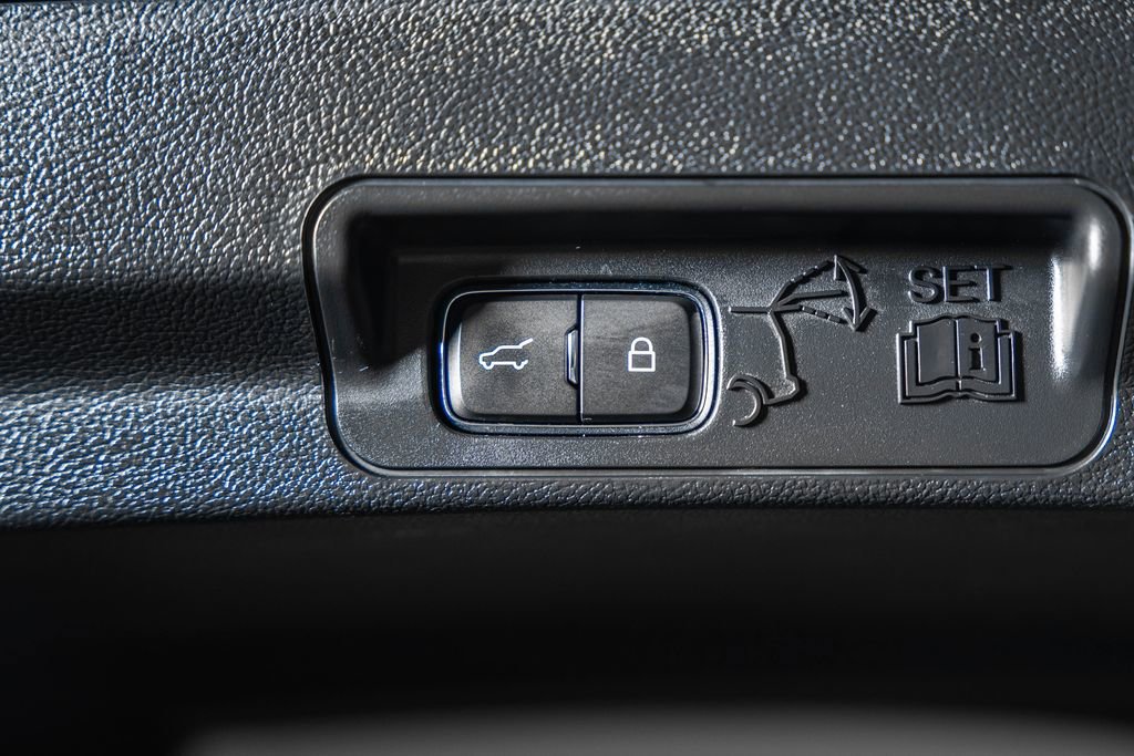 Certified 2021 Ford Explorer XLT w/ Equipment Group 202A image 13