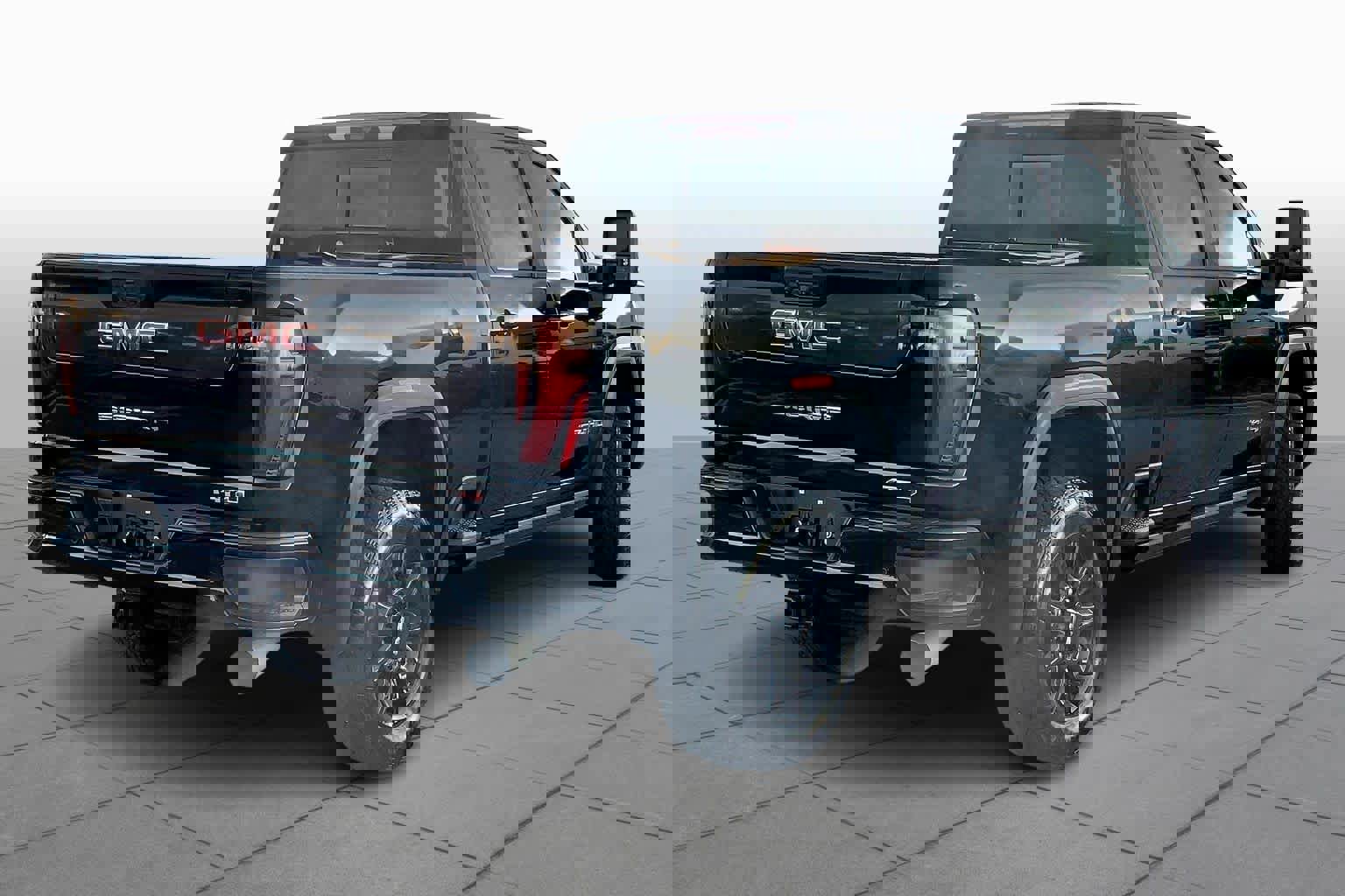 Used 2025 GMC Sierra 2500 AT4 w/ AT4 Premium Plus Package image 3