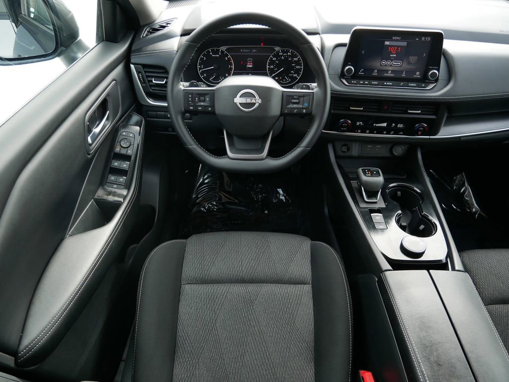 Used 2025 Nissan Rogue SV image 12