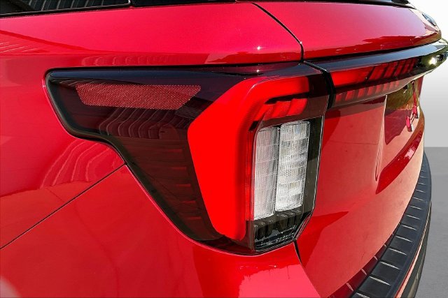 Certified 2025 Ford Explorer ST AWD/4WD image 23