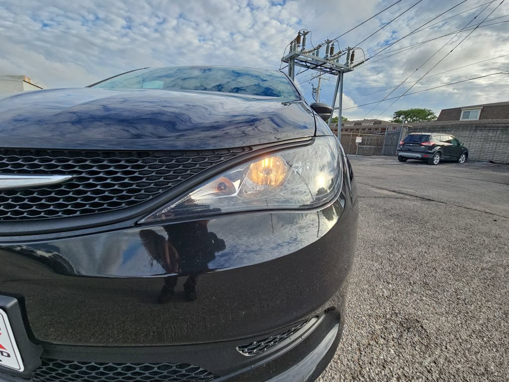 Used 2024 Chrysler Voyager LX FWD image 31