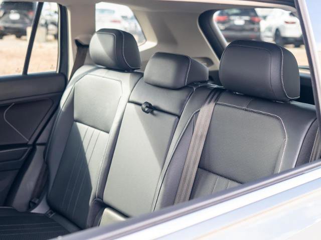Used 2023 Volkswagen Tiguan SE w/ Panoramic Sunroof Package image 21