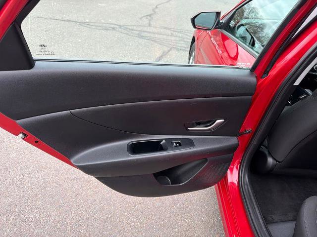 Used 2021 Hyundai Elantra SE w/ Cargo Package image 17