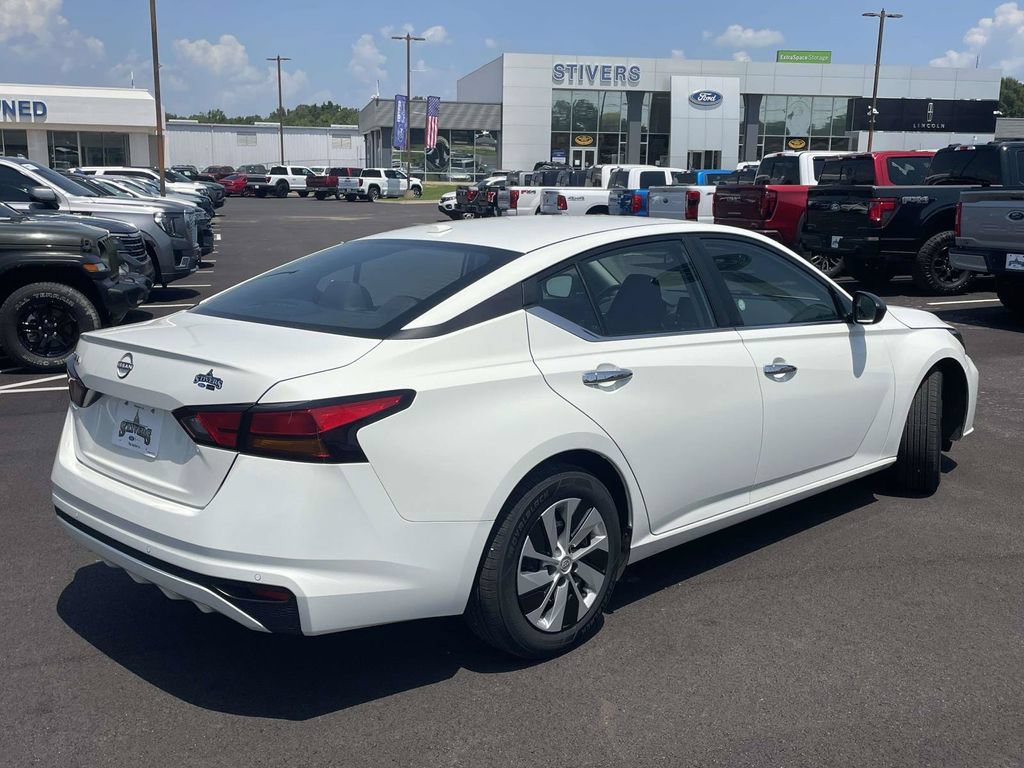 Used 2025 Nissan Altima 2.5 S FWD image 3