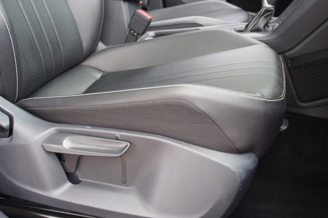 Used 2022 Volkswagen Tiguan SE FWD image 12