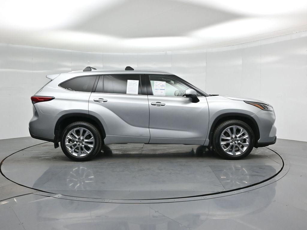 Used 2022 Toyota Highlander Limited image 8