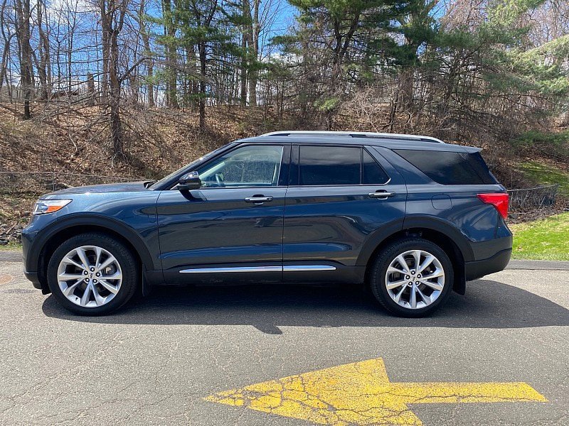 Certified 2023 Ford Explorer Platinum w/ Technology Package AWD/4WD image 2