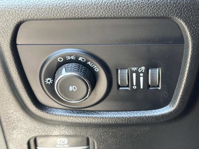 Used 2024 Jeep Grand Cherokee Summit w/ Luxury Tech Group V AWD/4WD image 17