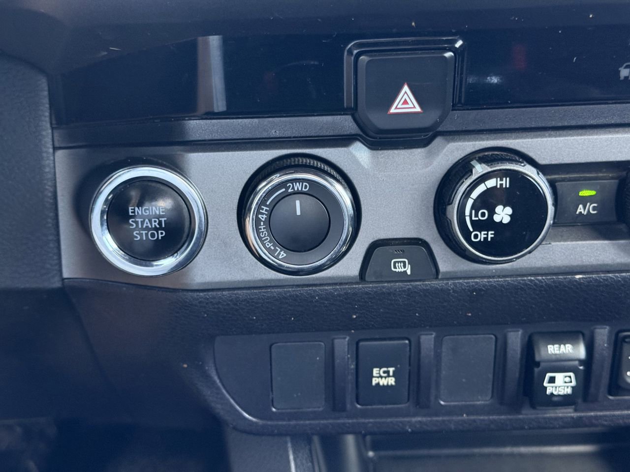 Used 2018 Toyota Tacoma TRD Off-Road AWD/4WD image 20