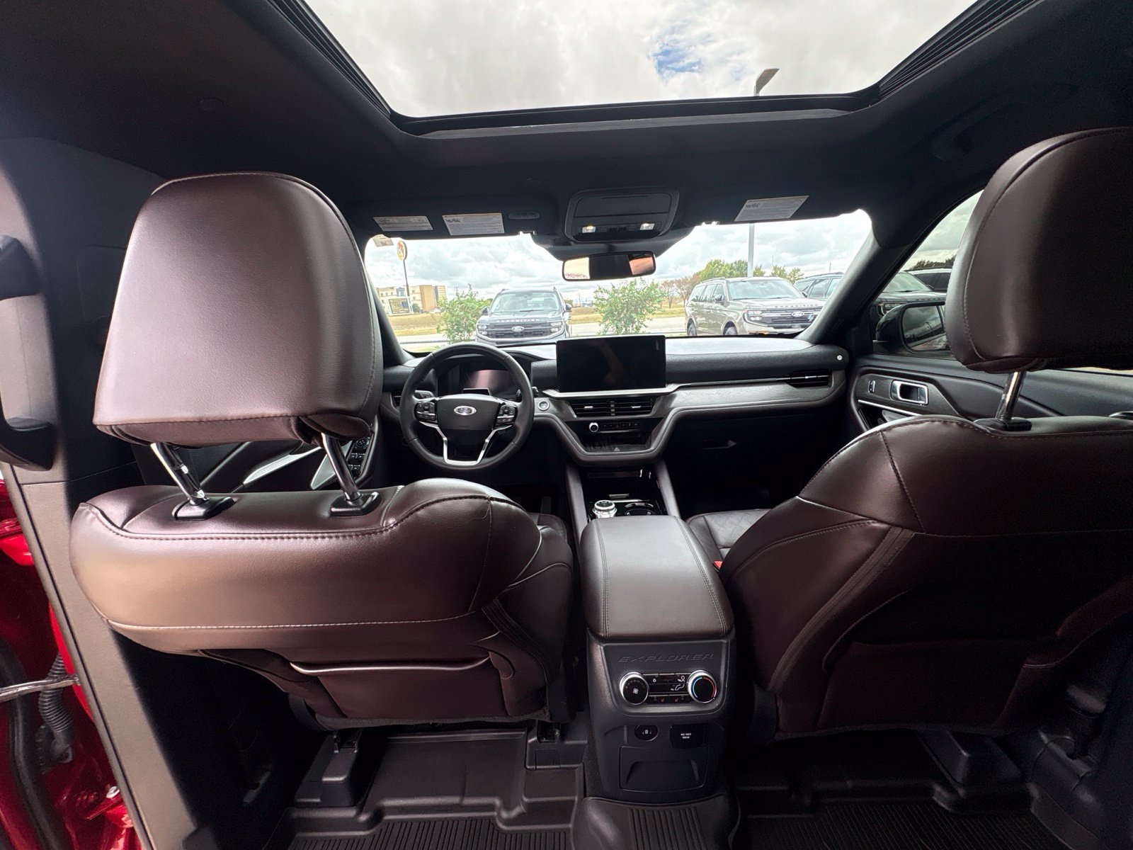 Certified 2025 Ford Explorer Platinum RWD image 14