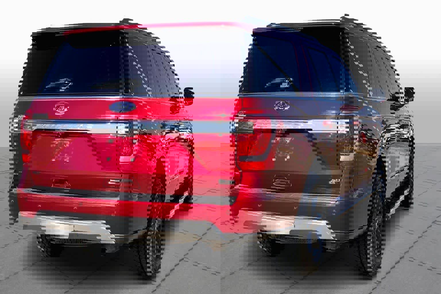 Certified 2019 Ford Expedition XLT w/ Equipment Group 202A image 3