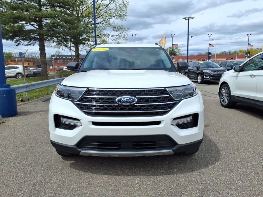 Certified 2024 Ford Explorer XLT w/ Equipment Group 202A AWD/4WD image 3