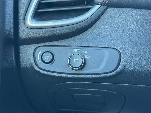 Used 2018 Chevrolet Trax LT w/ LT Convenience Package image 19