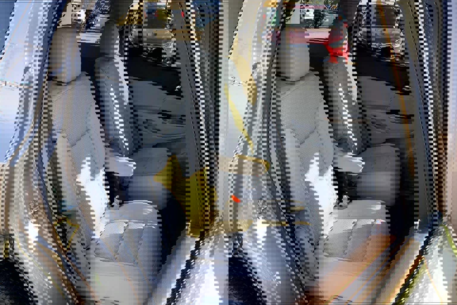 Used 2023 GMC Acadia SLE w/ Driver Convenience Package image 19