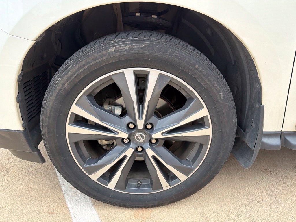 Used 2017 Nissan Pathfinder Platinum AWD/4WD image 9