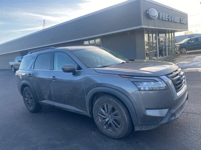 Used 2022 Nissan Pathfinder SV image 4