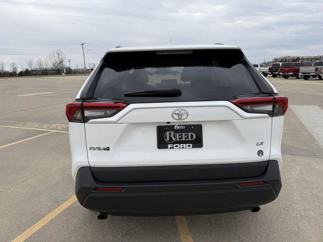 Used 2021 Toyota RAV4 LE image 8