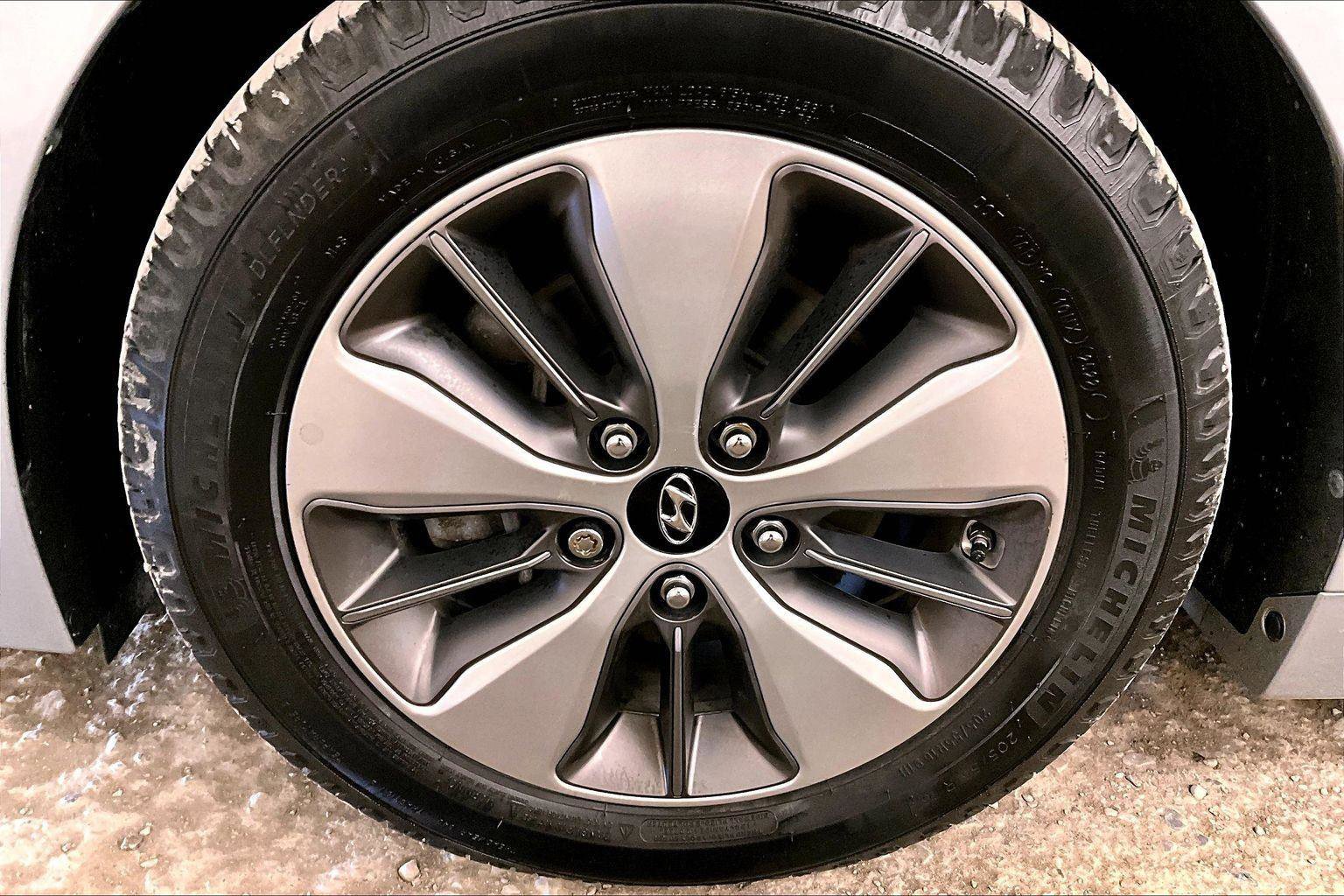 Used 2019 Hyundai Ioniq Plug-In Hybrid image 8