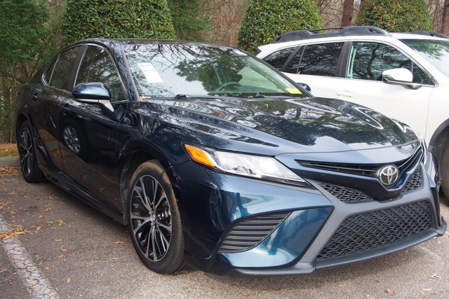 Used 2018 Toyota Camry SE image 4