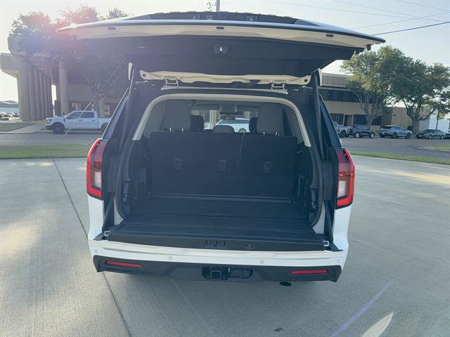 Certified 2025 Ford Expedition Active RWD image 6