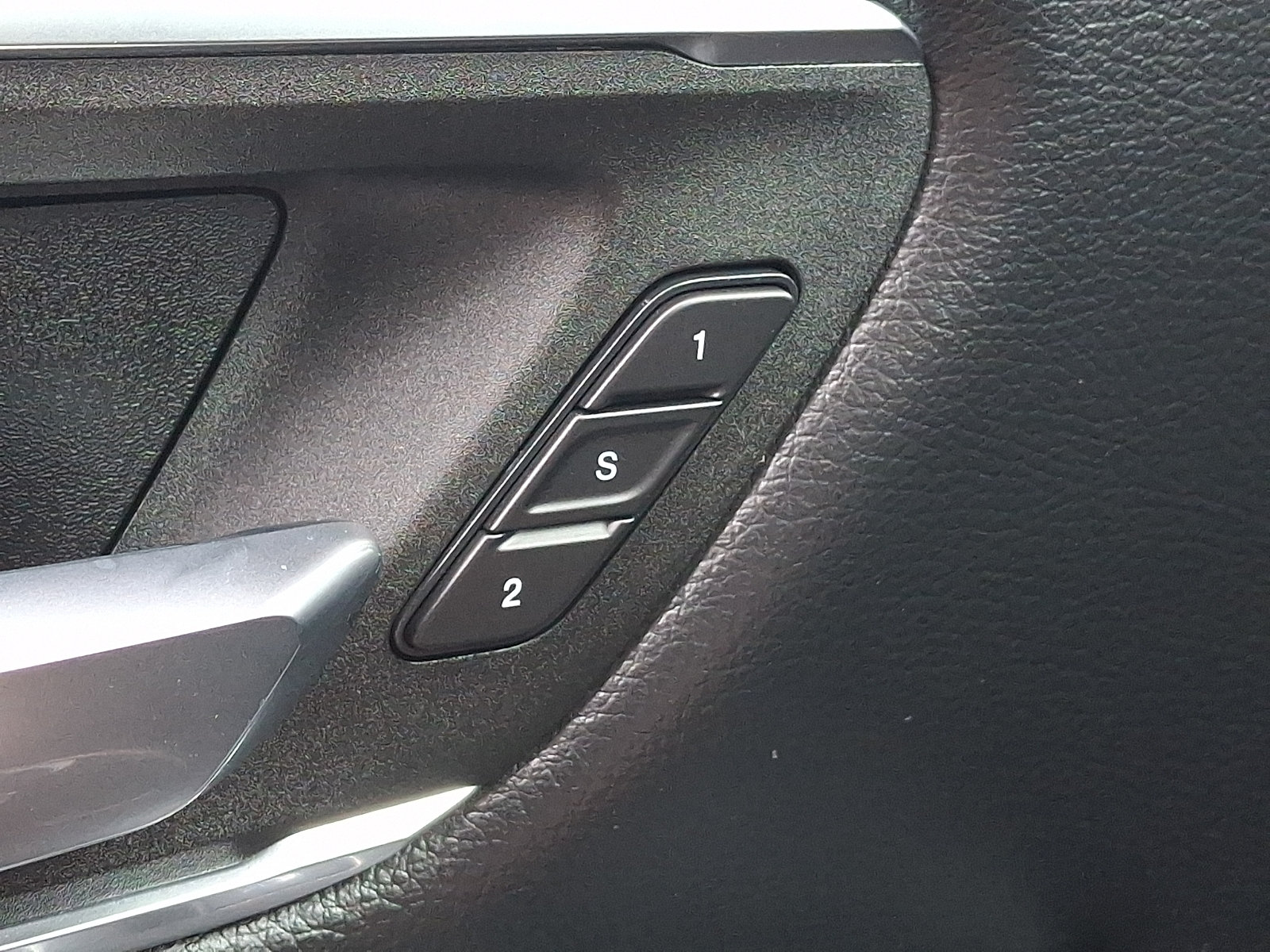 Used 2025 RAM 1500 Laramie AWD/4WD image 31