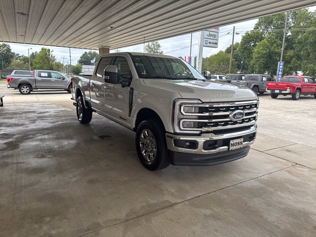 Certified 2025 Ford F250 Lariat w/ Lariat Ultimate Package AWD/4WD image 3