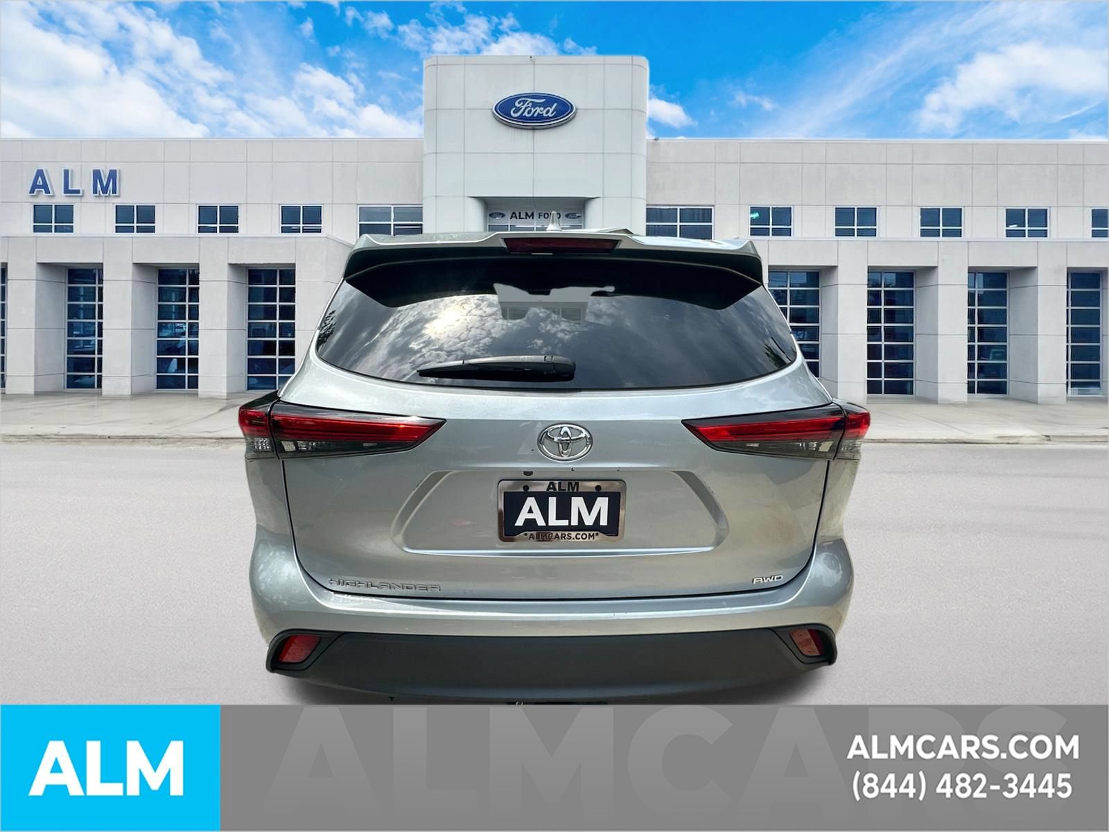 Used 2021 Toyota Highlander L AWD/4WD image 6