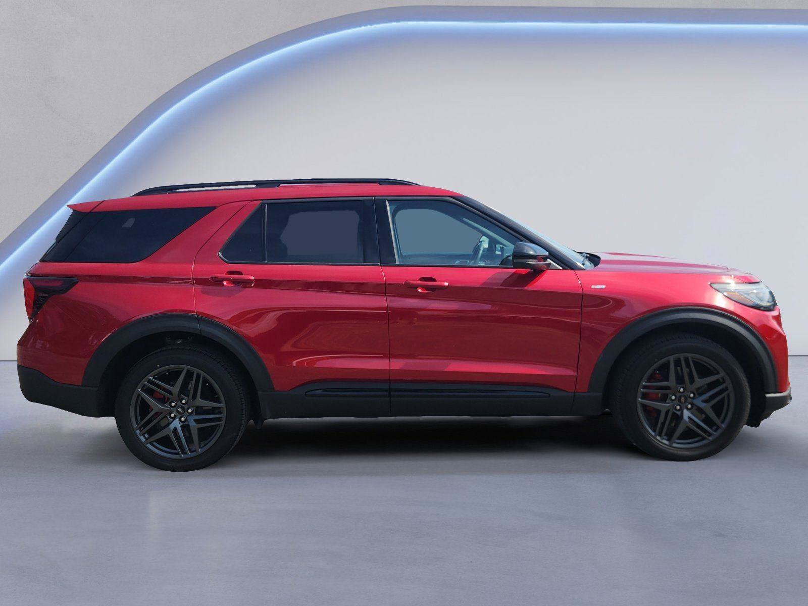 Certified 2025 Ford Explorer ST-Line w/ Premium Package AWD/4WD image 2