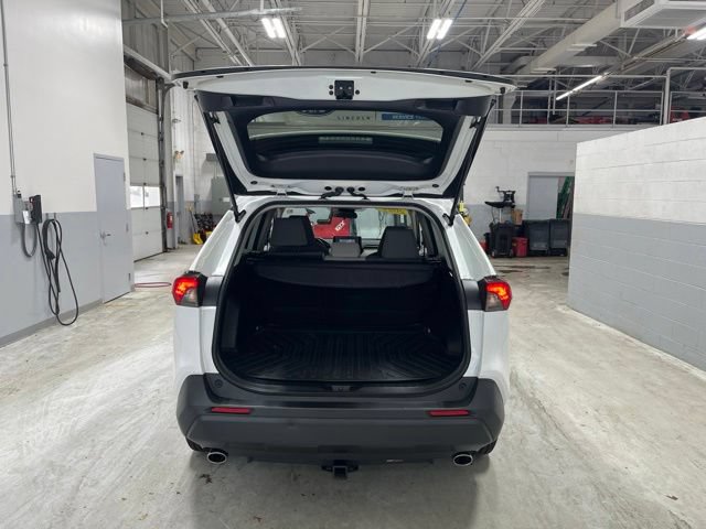 Used 2022 Toyota RAV4 XLE AWD/4WD image 22