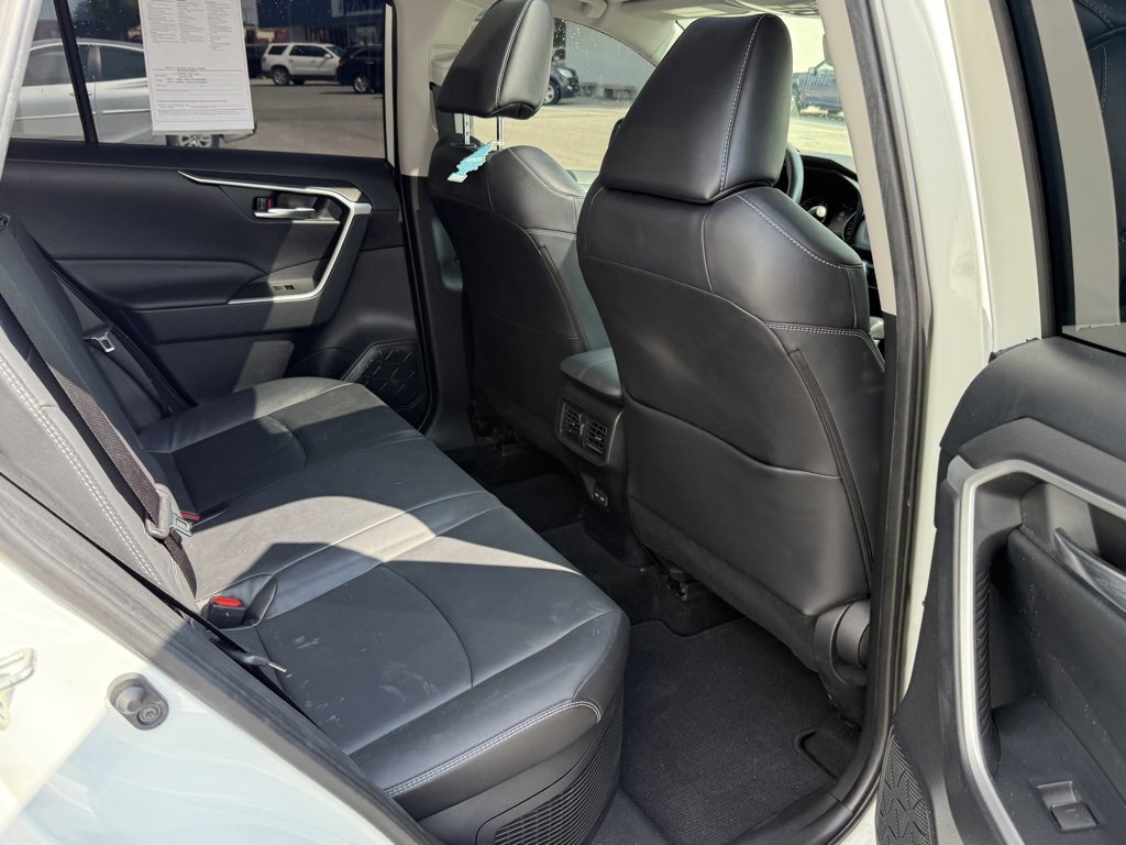 Used 2022 Toyota RAV4 XLE Premium image 20