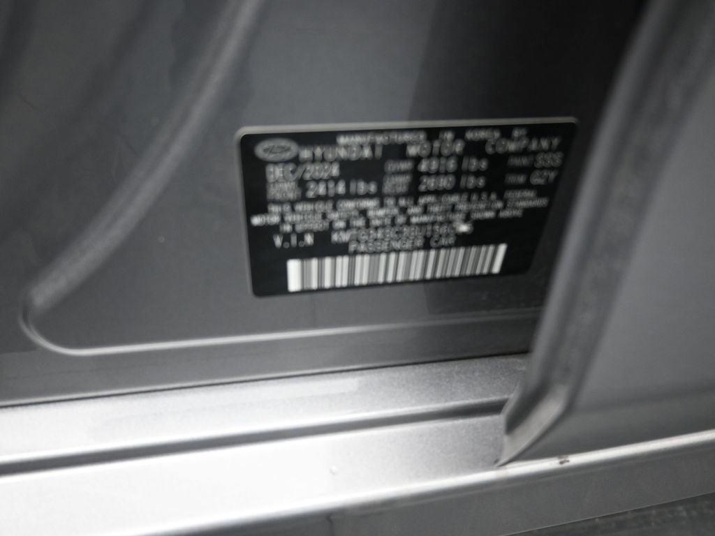 Used 2025 Genesis G70 2.5T image 24