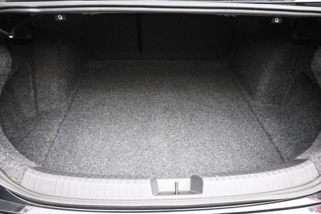 Used 2025 Volkswagen Jetta SE FWD image 2