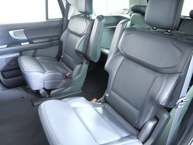 Certified 2025 Ford Expedition Platinum w/ Driver's Package AWD/4WD image 17