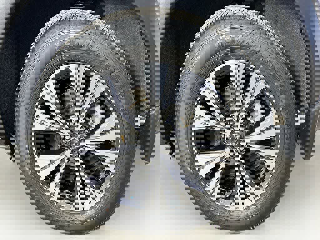 Used 2023 Nissan Rogue SV image 11