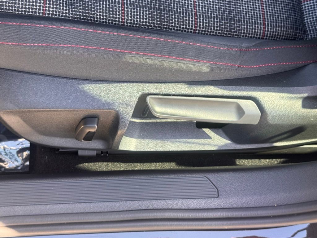 Used 2024 Volkswagen GTI SE image 18