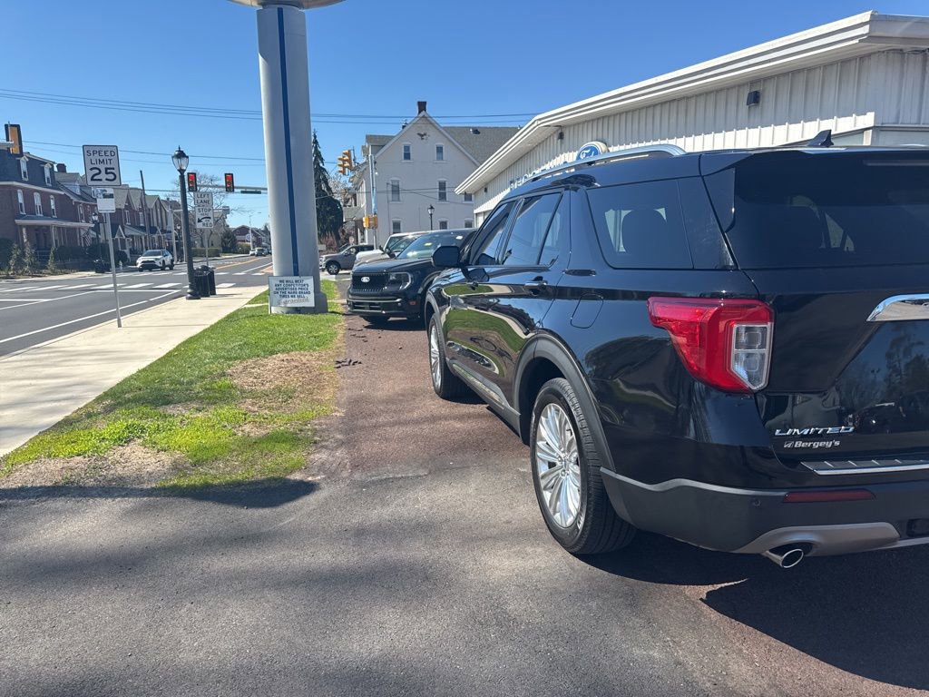 Certified 2021 Ford Explorer Limited w/ Equipment Group 301A AWD/4WD image 5