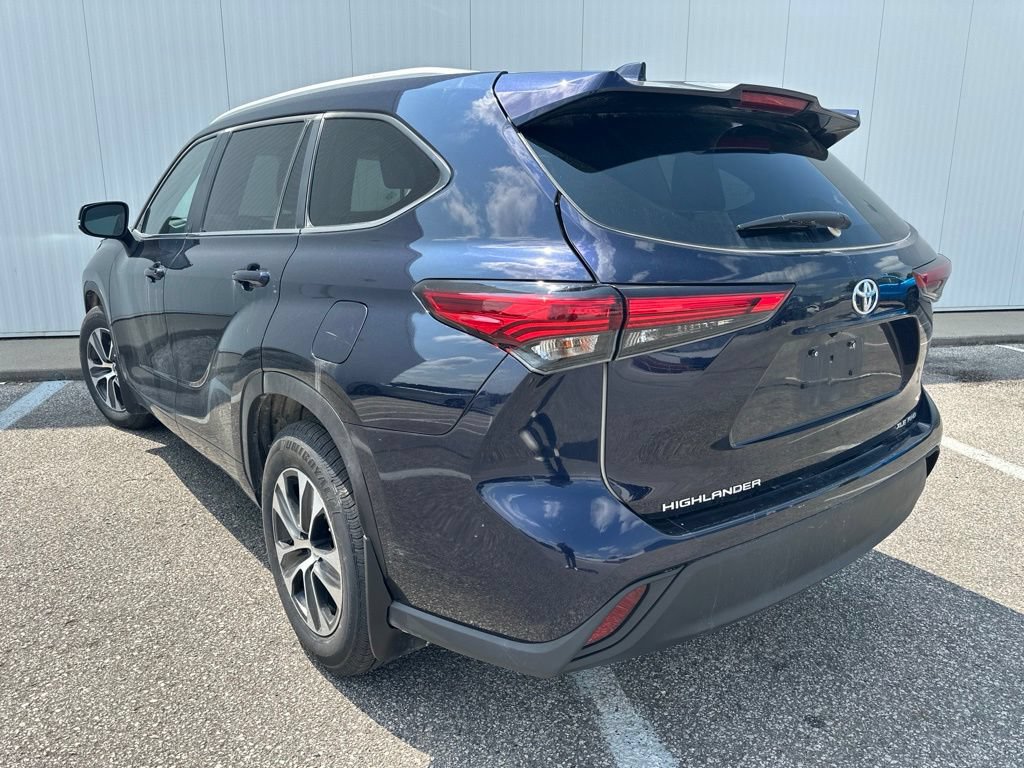 Used 2023 Toyota Highlander XLE AWD/4WD image 5