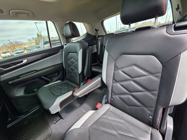 Used 2025 Volkswagen Atlas Peak Edition SE AWD/4WD image 15