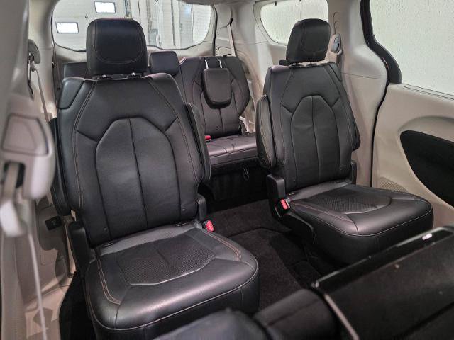 Used 2018 Chrysler Pacifica Touring-L Plus w/ Advanced Safetytec Group FWD image 22