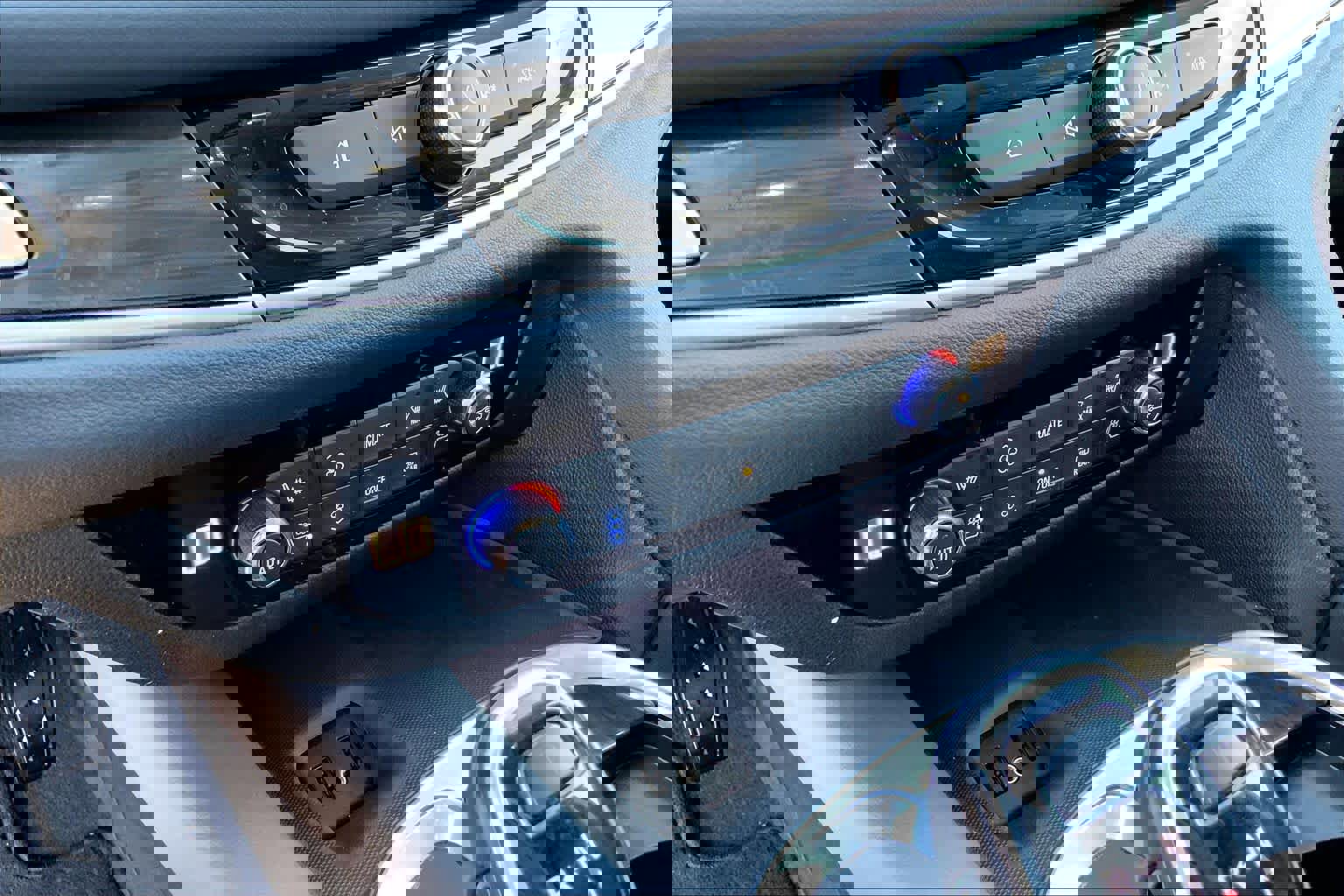 Used 2019 Buick Enclave Premium w/ Experience Buick Package FWD image 35