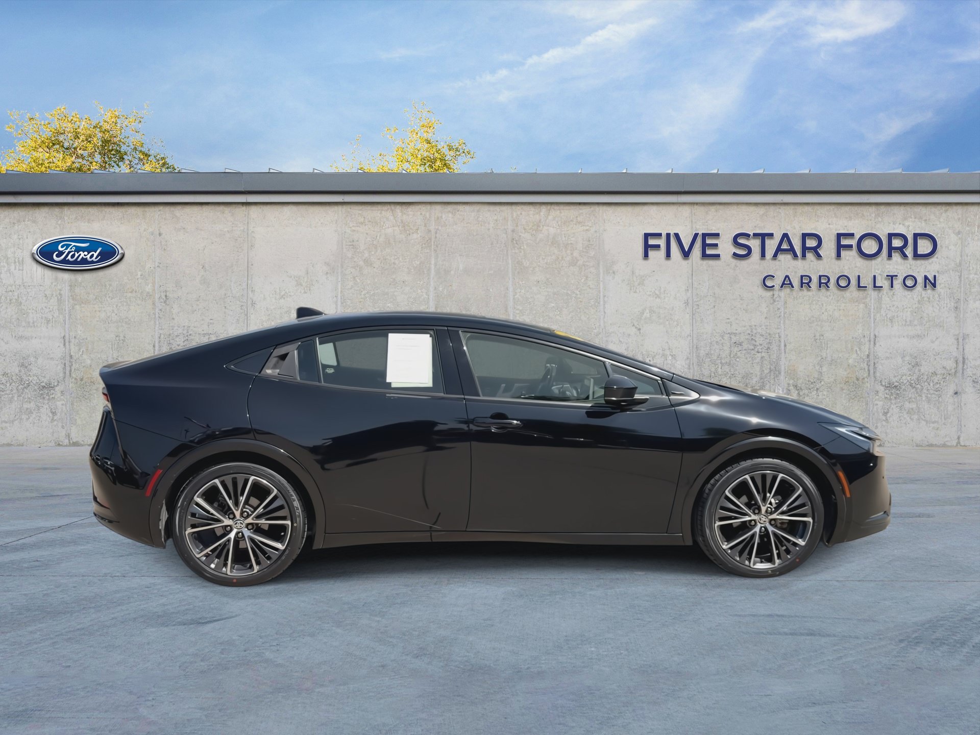 Used 2024 Toyota Prius XLE FWD image 9