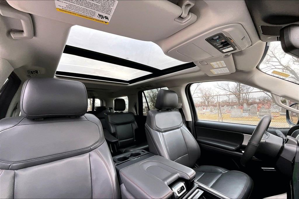 Certified 2025 Ford Expedition Active image 21