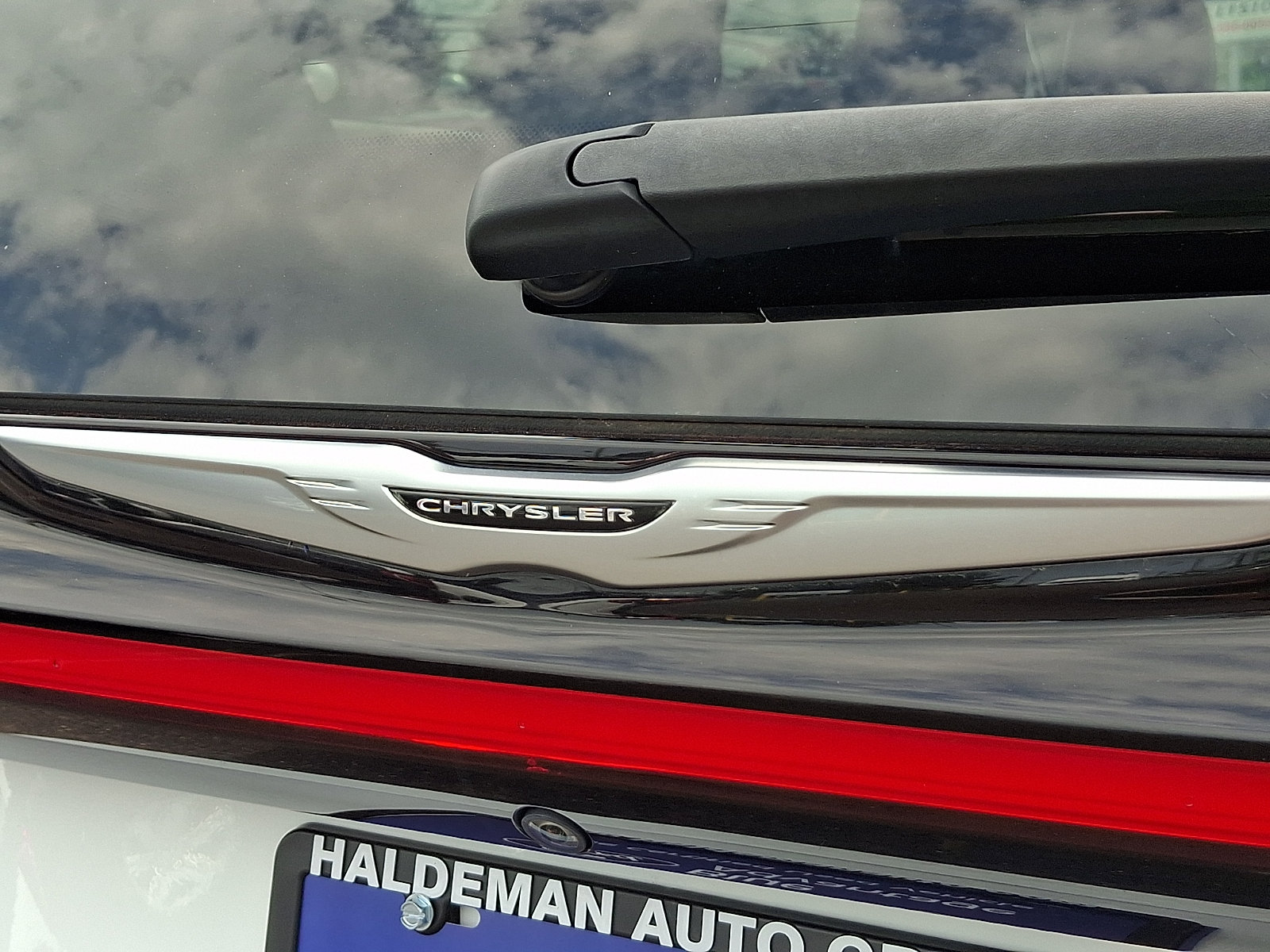 Used 2023 Chrysler Pacifica Touring-L FWD image 28