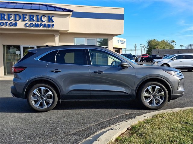 Certified 2025 Ford Escape Platinum w/ Premium Technology Package image 7