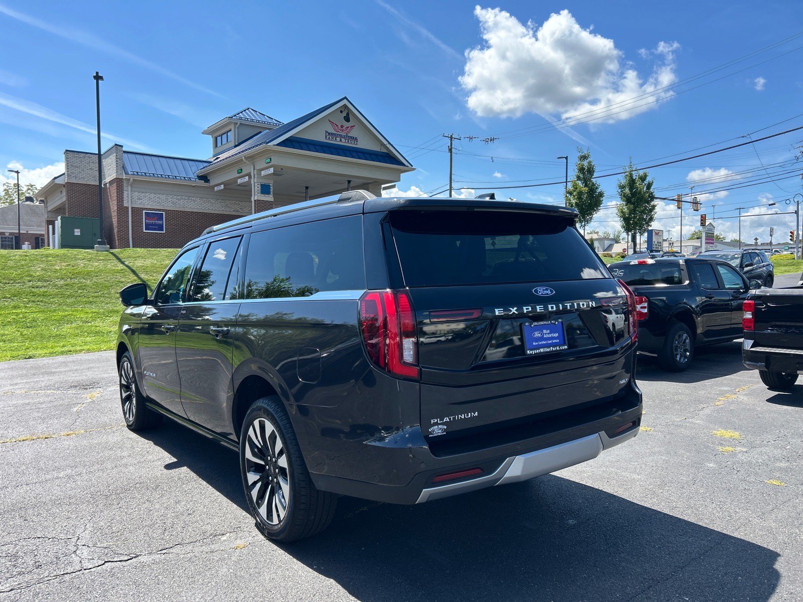 Certified 2025 Ford Expedition Max Platinum w/ Driver's Package AWD/4WD image 12